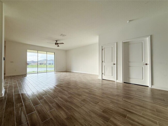 Building Photo - 5001 Center Ct