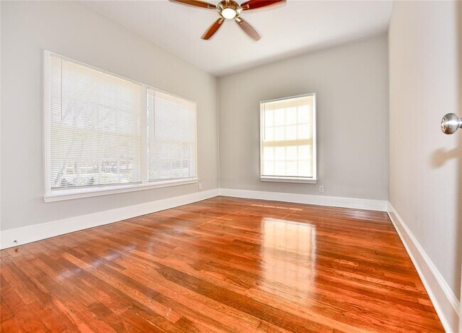 Building Photo - 410 Kenniston Dr