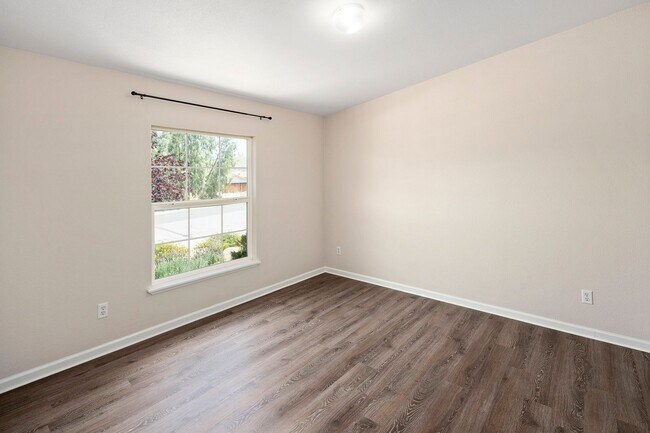 Building Photo - 307 N Poe St