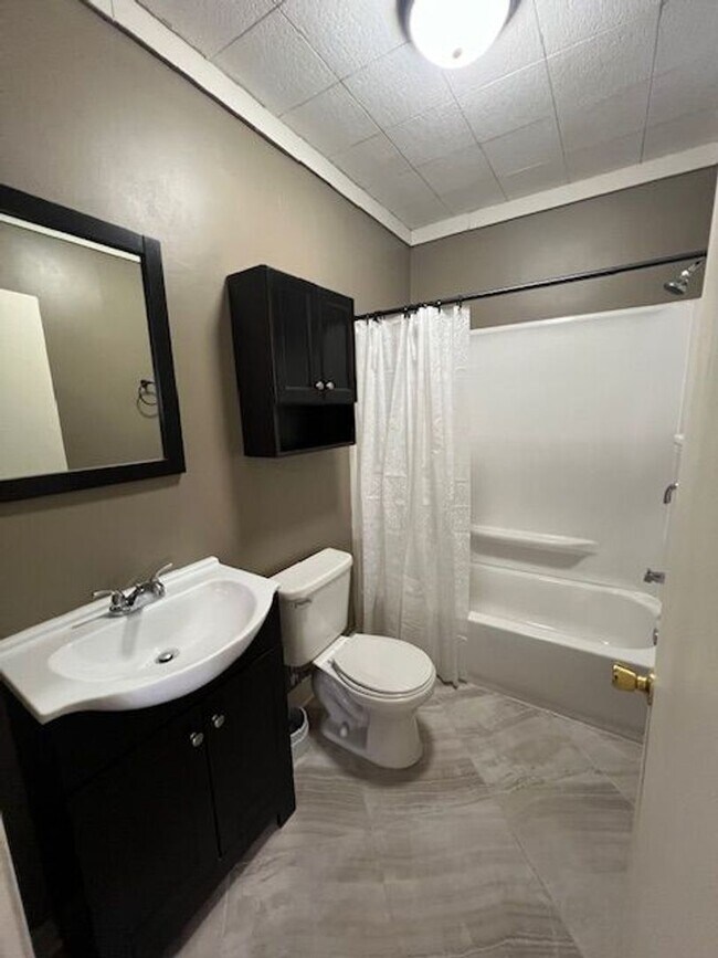 Building Photo - Charming 1B/1B home available in Lake Charles