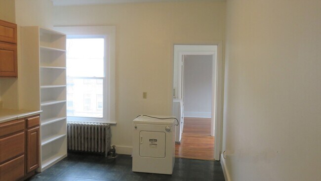 Building Photo - 39 Strathmore Rd
