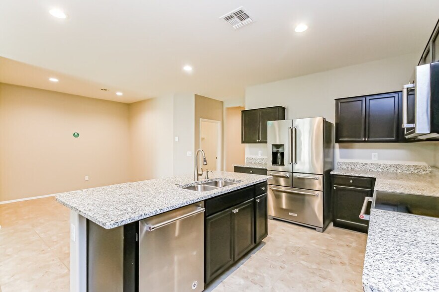 Building Photo - 4832 E Rhodium Dr