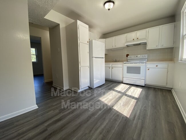 Building Photo - 813 Sledgehammer Dr