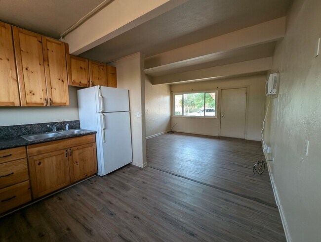 Building Photo - 1146 Siskiyou Ave