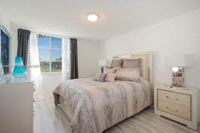 Building Photo - 12160 St.Andrews Pl