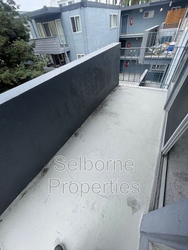 Building Photo - 407 Fairmount Ave
