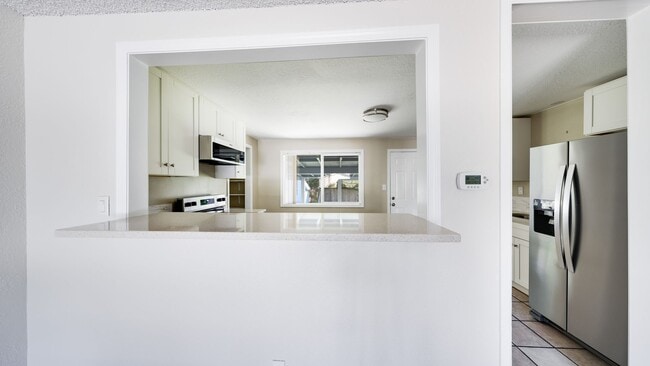 Building Photo - 3 Bed 1 Bath - Hardwood Floors - Pet Friendly - NAS Whidbey