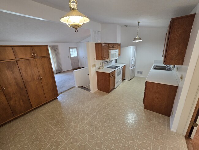 Building Photo - 420 Steinway Rd