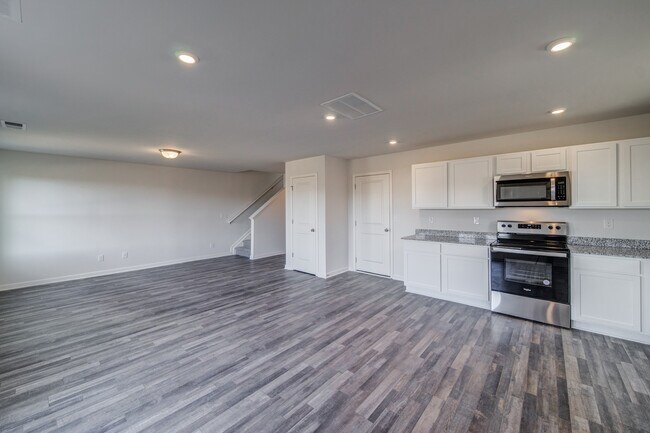 Building Photo - 300 Coverly Ct