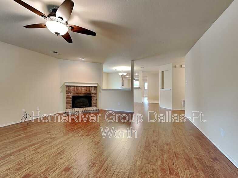 Building Photo - 10622 Midway Dr