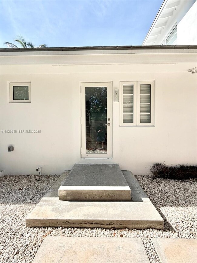 Primary Photo - 524 NE 65th St