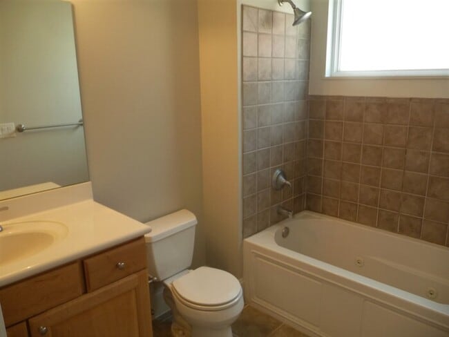 Building Photo - 400-107 W Rosemary St