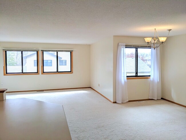 Primary Photo - Spacious 2 Bed 2 Bath in Gorgeous Townhome