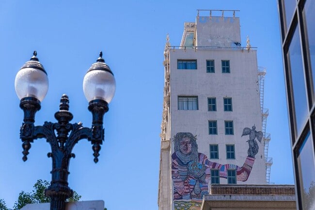 Building Photo - 1058 18th St