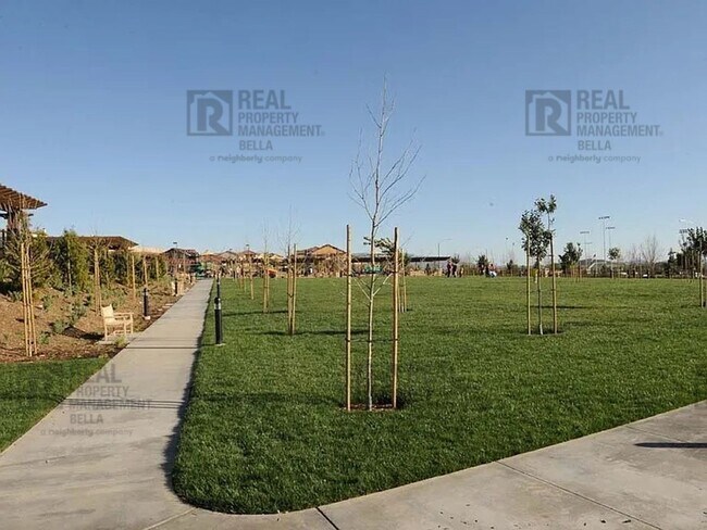 Building Photo - Resort-Style Living in Spencer’s Crossing ...