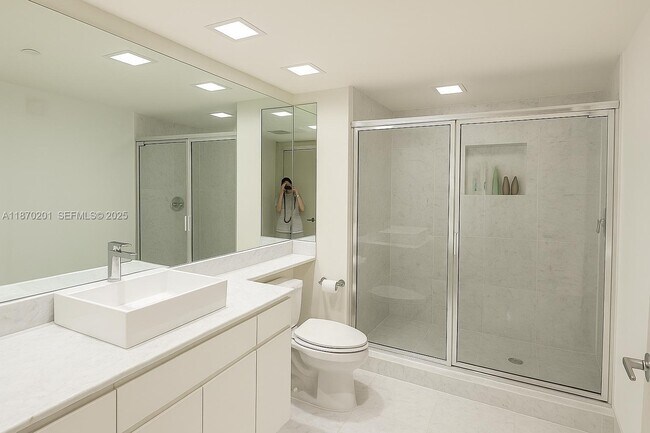 Building Photo - 16445 Collins Ave