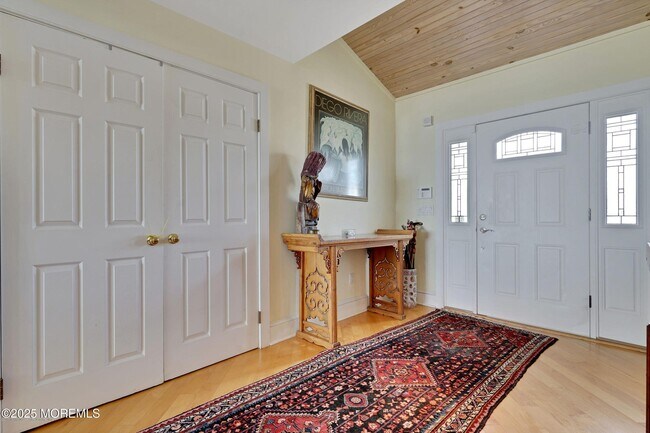 Building Photo - 323 Cove Dr