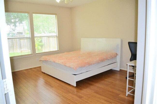 Building Photo - 4815 Schiller Park Ln