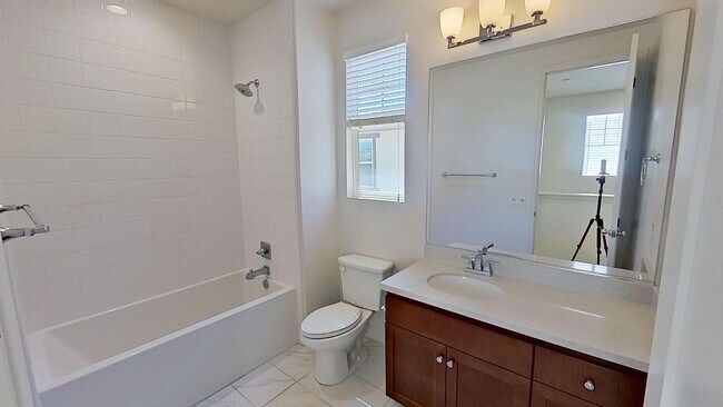Building Photo - Los Carneros townhouse 3 Bed / 2.5 Bath – ...