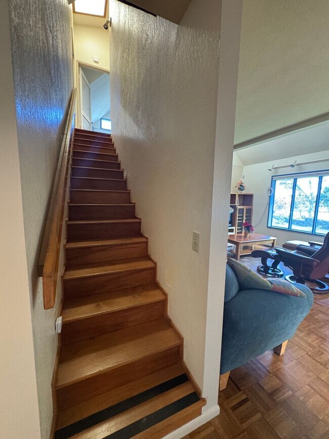 Building Photo - Fully Furnished- All Utilities Included- 3 Bedroom/ 2.5 Bath