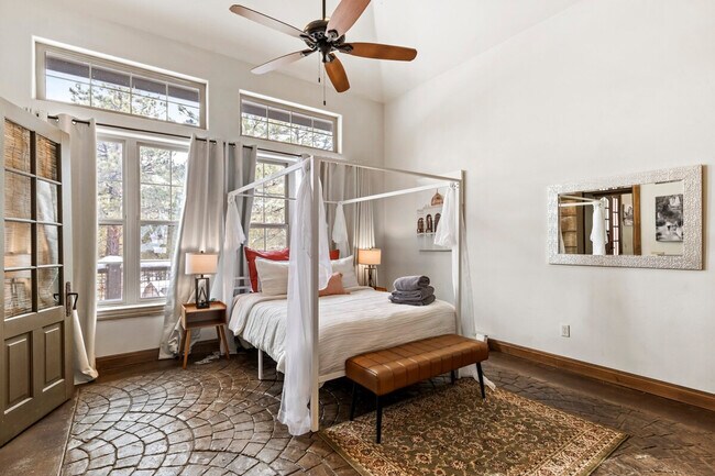 Building Photo - 4955 Hidden Hollow Rd