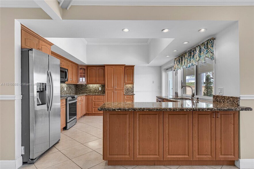 Building Photo - 5253 NW 94th Doral Pl