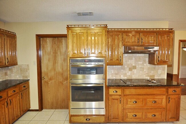 Building Photo - 2212 Diamond Point Dr