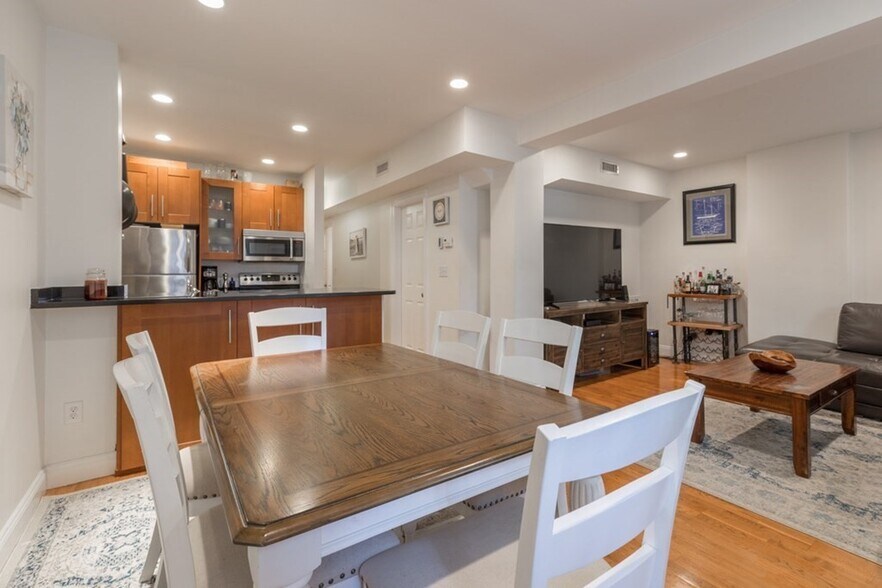 Building Photo - 19 Garrison St