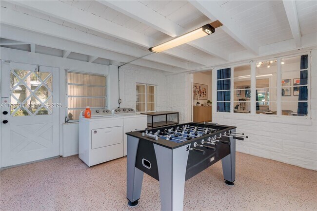 Building Photo - 820 SW 26th Rd