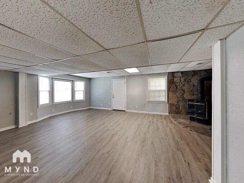 Building Photo - 1836 Hillsway SW