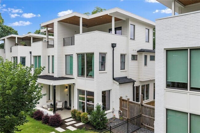 Building Photo - 94 Whitefoord Ave NE