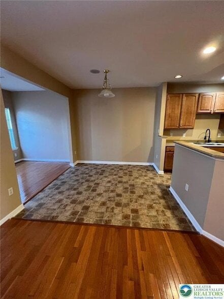 Building Photo - 211 Auburn Dr