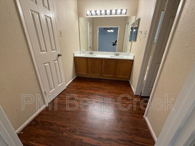Building Photo - 7818 Sunny Ridge Dr
