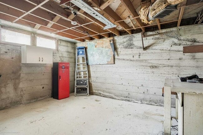 Building Photo - Charming Ranch Home with Spacious Yard and...
