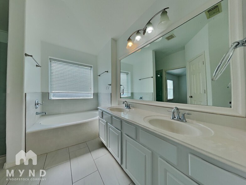 Building Photo - 5342 Gibralter Pl