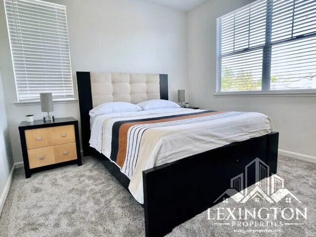 Building Photo - Stunning, 5BD/3BA Home, in West Sacramento with a Pool and BBQ!