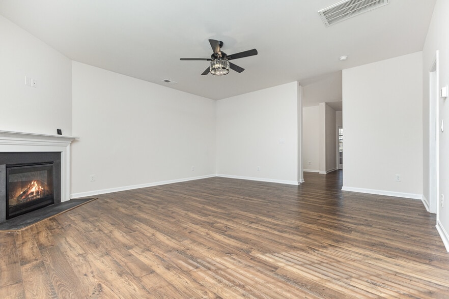 Building Photo - 7619 Nolen Farm Dr