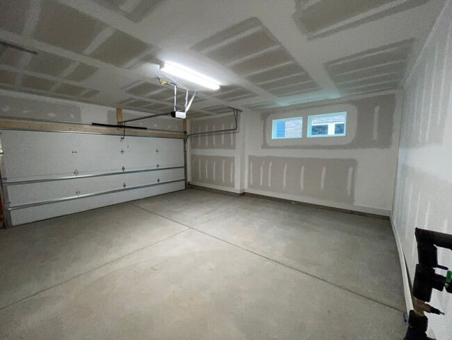 Building Photo - Beautiful Three Story Townhouse in Aria at the Park!