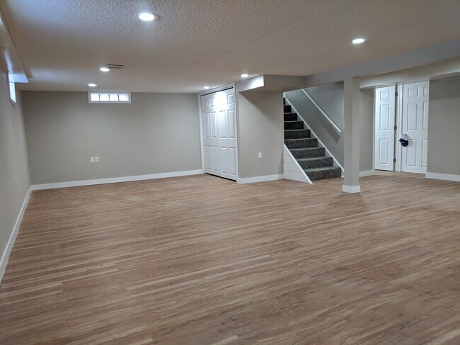 Building Photo - 1213 1st Ave NE