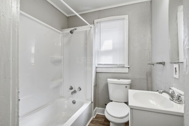 Building Photo - 131 N 39th St