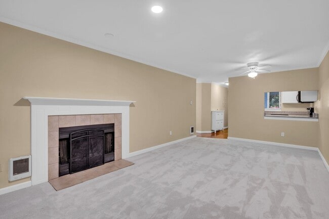 Building Photo - Water/Sewer/Garbage/One Parking Space Included