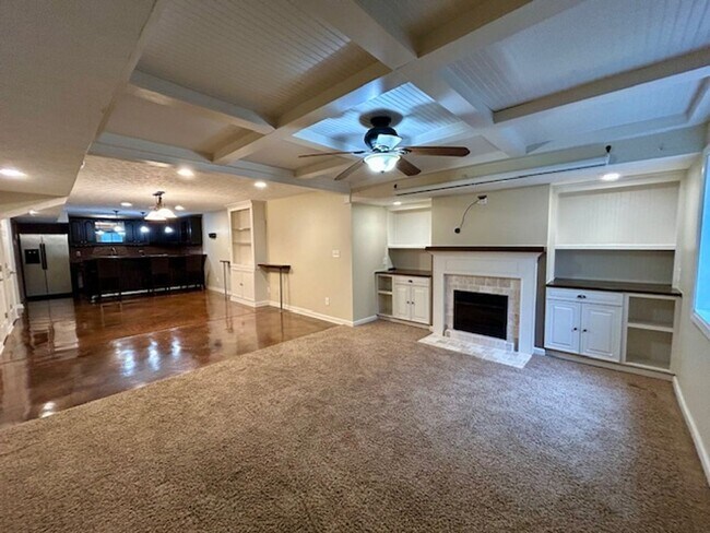 Building Photo - Beautiful 2 Story, 4 Bedroom, with a Full ...
