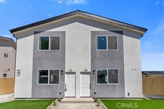 Building Photo - 705 W 80th St