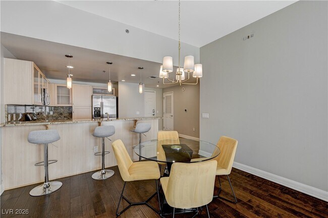 Building Photo - 150 S Las Vegas Blvd