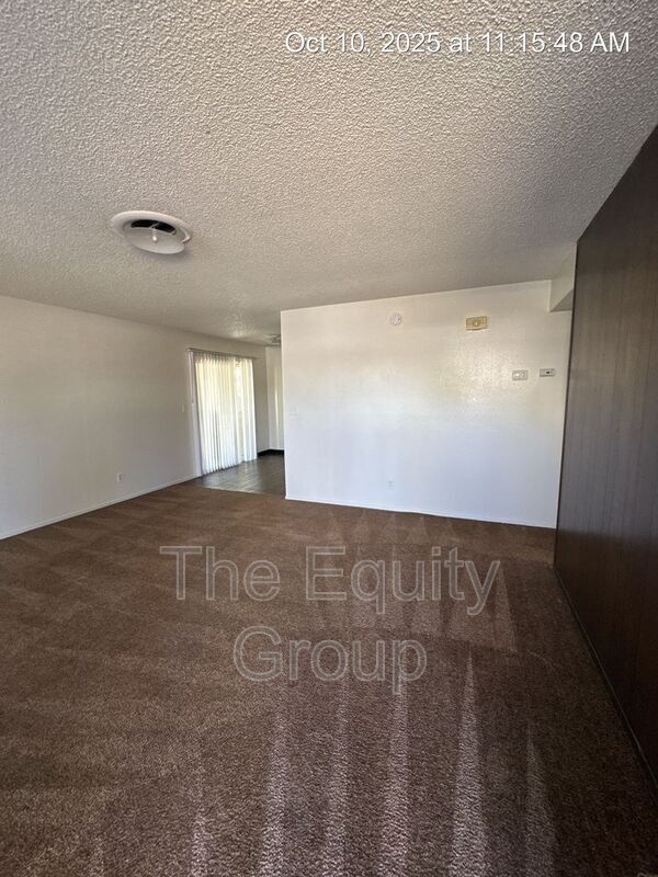 Building Photo - 2837 W Walnut Ave