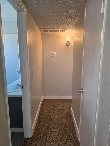 Building Photo - 4264 N Bengston Ave