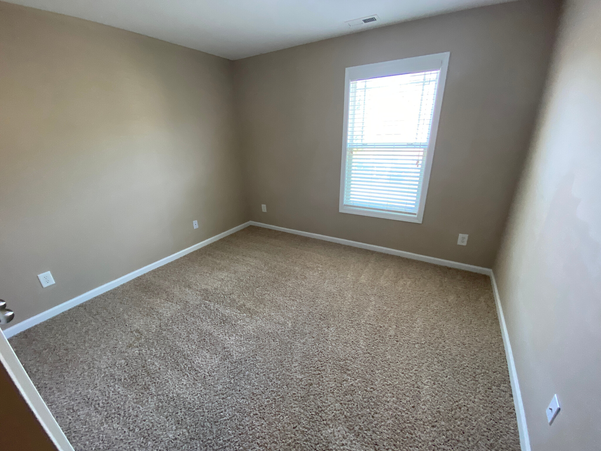 Building Photo - Room in Townhome on Keystone Park Dr