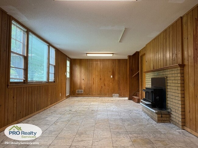 Building Photo - 4 Bedroom Home in Richfield