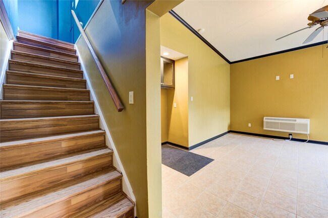 Building Photo - 303 Shady Glen Ln