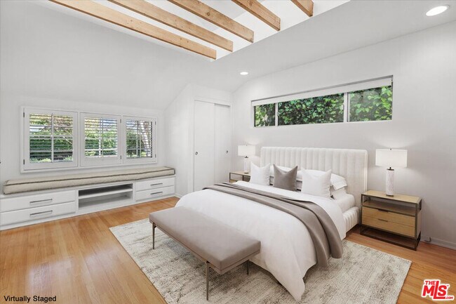 Building Photo - 4031 Hollyline Ave